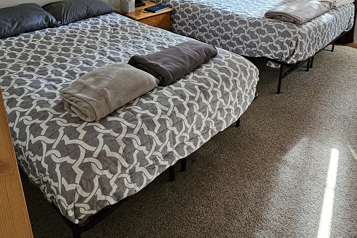 Bedroom #1 - 2 queen beds