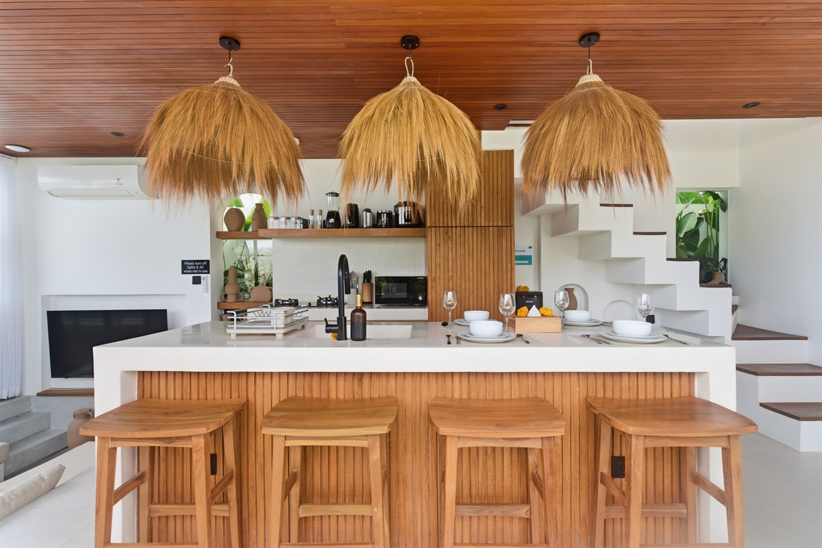 Kitchen & Dining Area