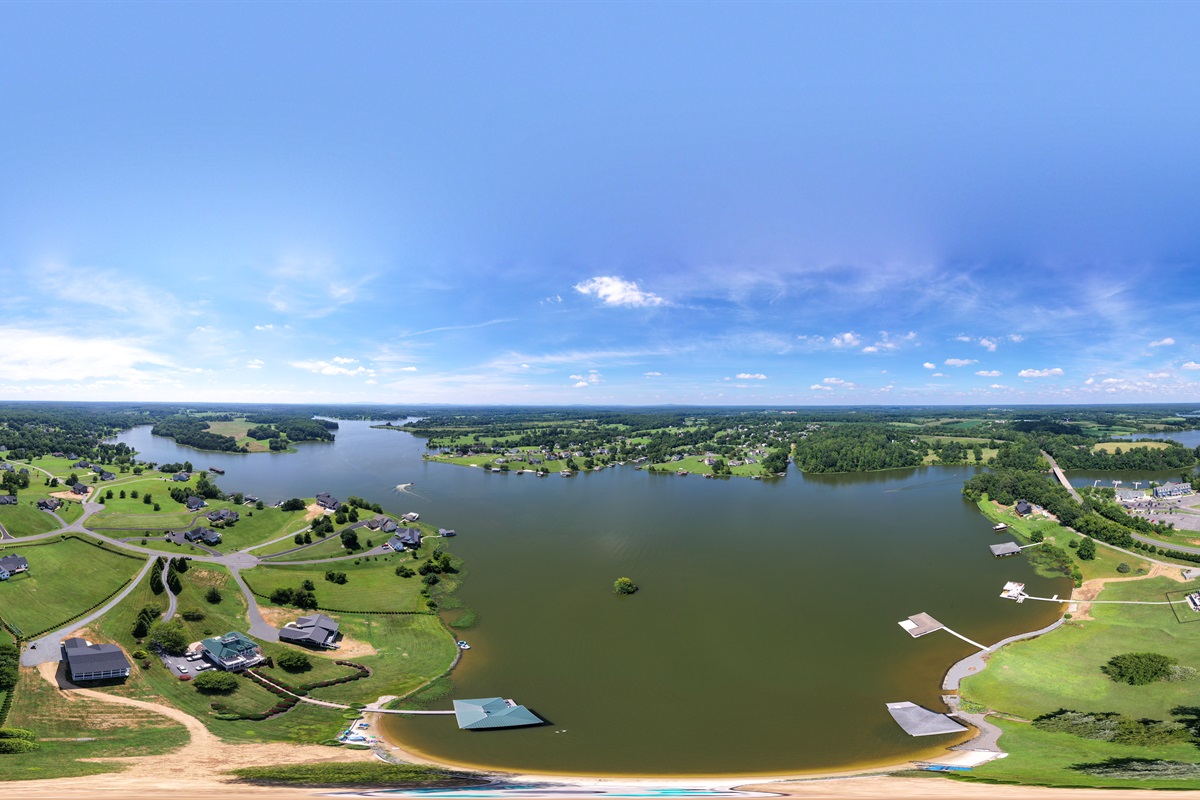 Endless Horizons – Your private lakeside escape awaits, where breathtaking views stretch as far as the eye can see.