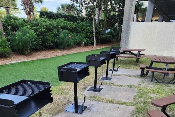 Charcoal Grill & Picnic Area