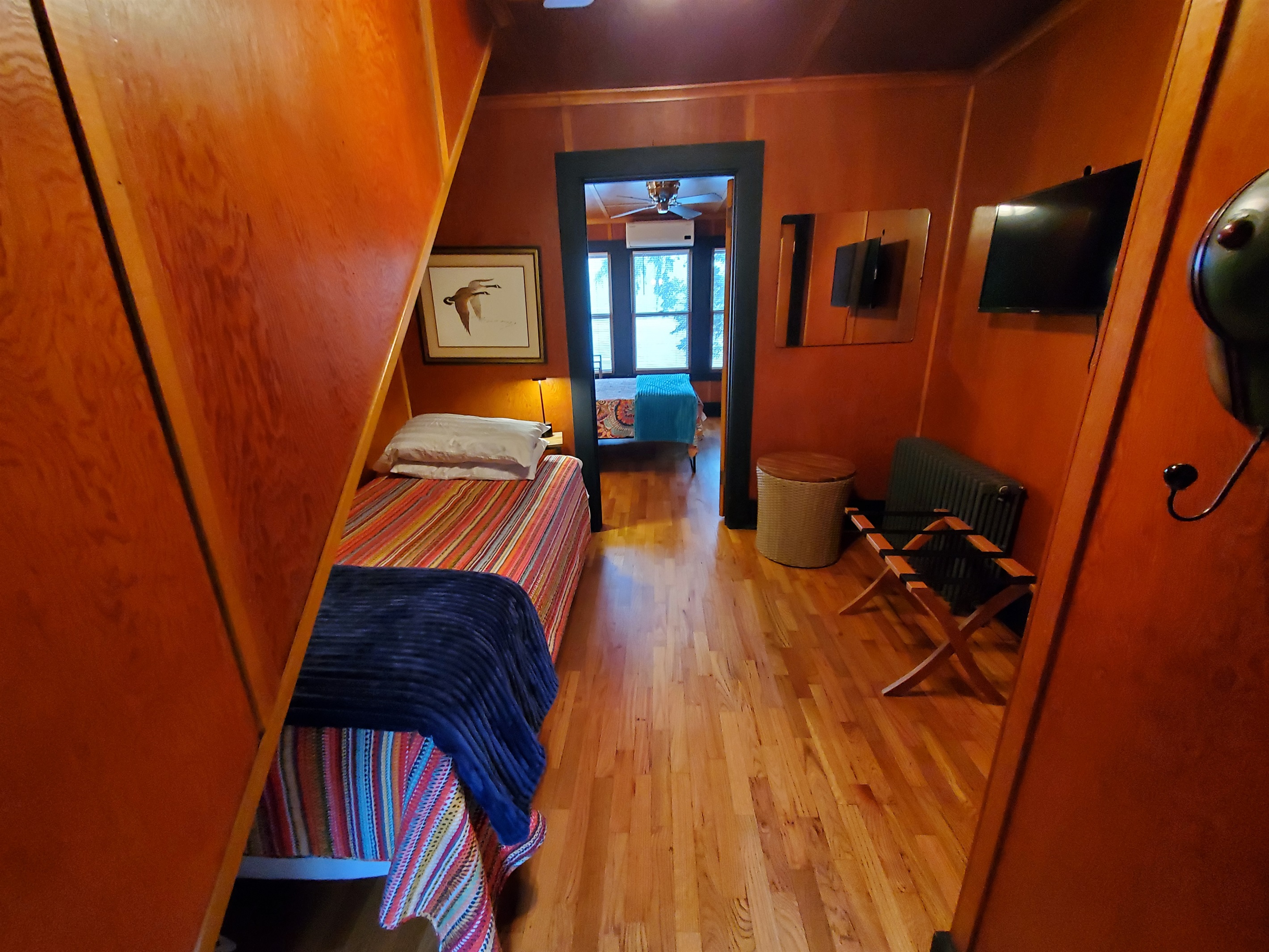 2nd Floor - 2 Bedroom Suite #2 - 1 twin bedroom