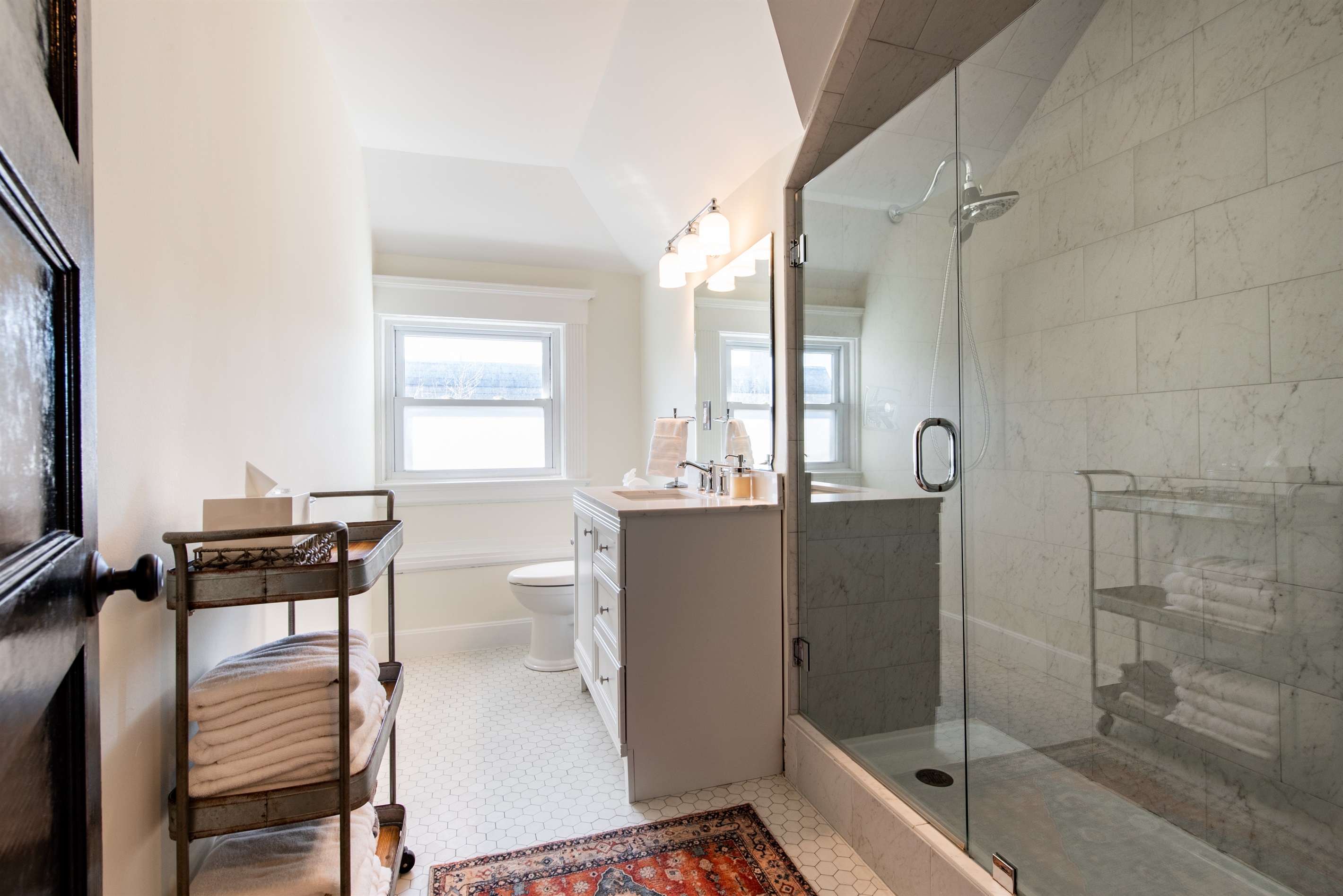3rd floor full bathroom 