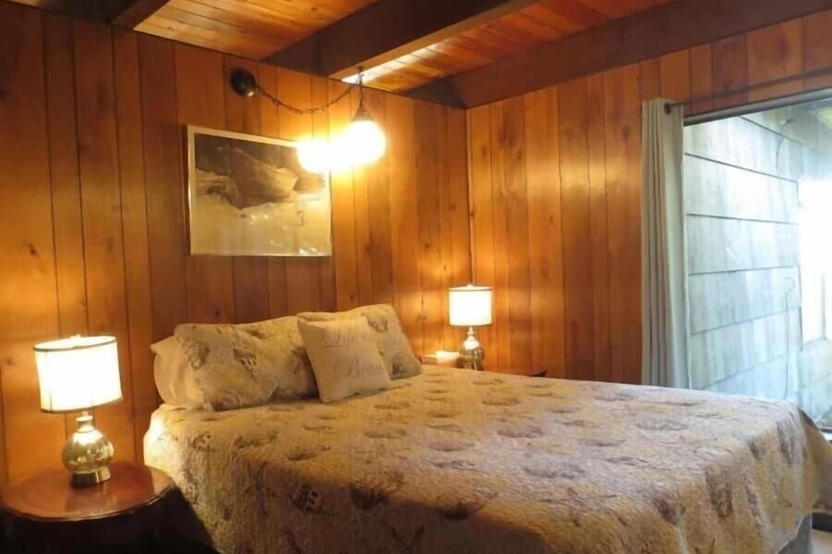 down stairs queen bedroom