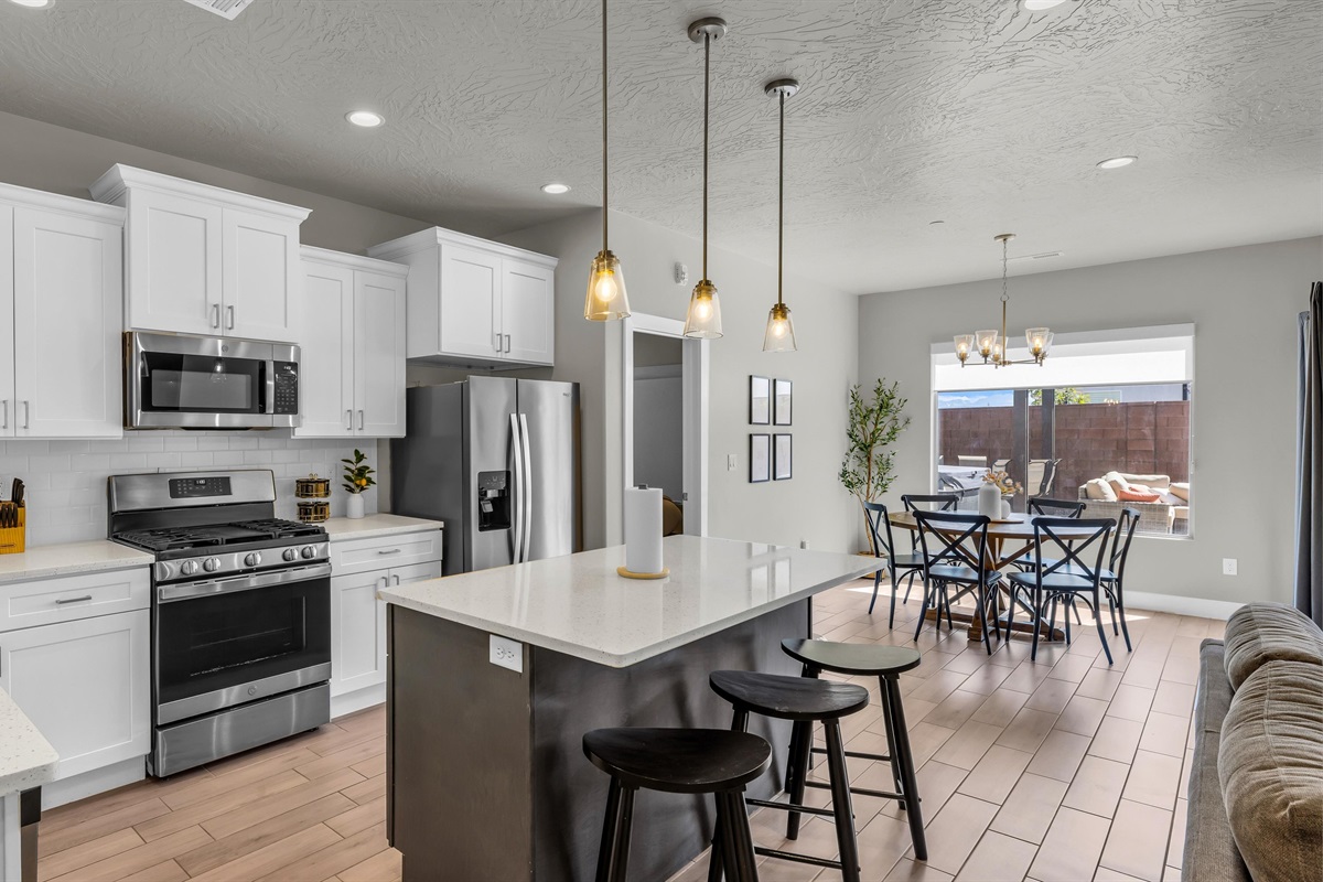 Chef’s Kitchen, Island & Dining Flow