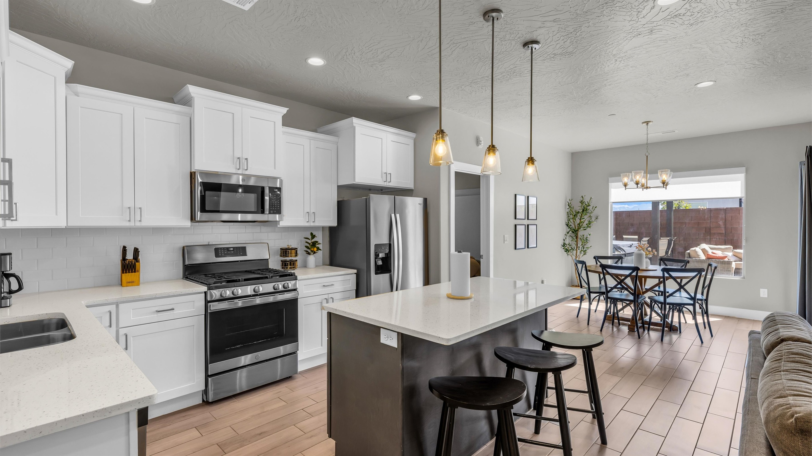 Chef’s Kitchen, Island & Dining Flow