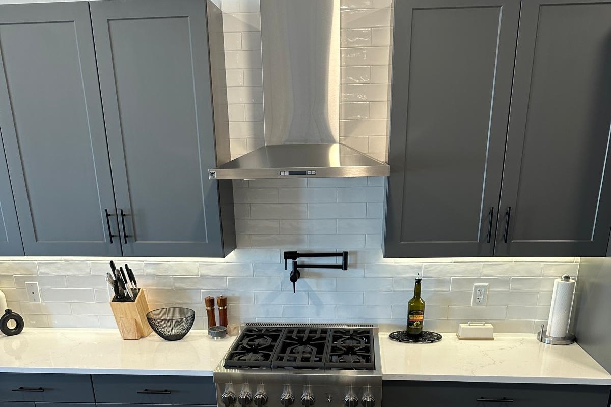 Chef's Stove with Full Hood