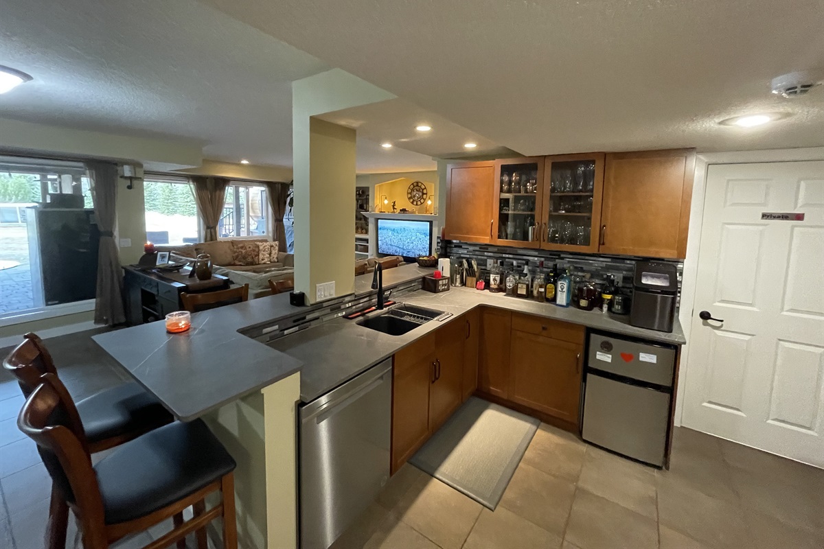 Kitchen & wet bar, and seating for 6. Dishwasher and mini fridge for bar supplies.