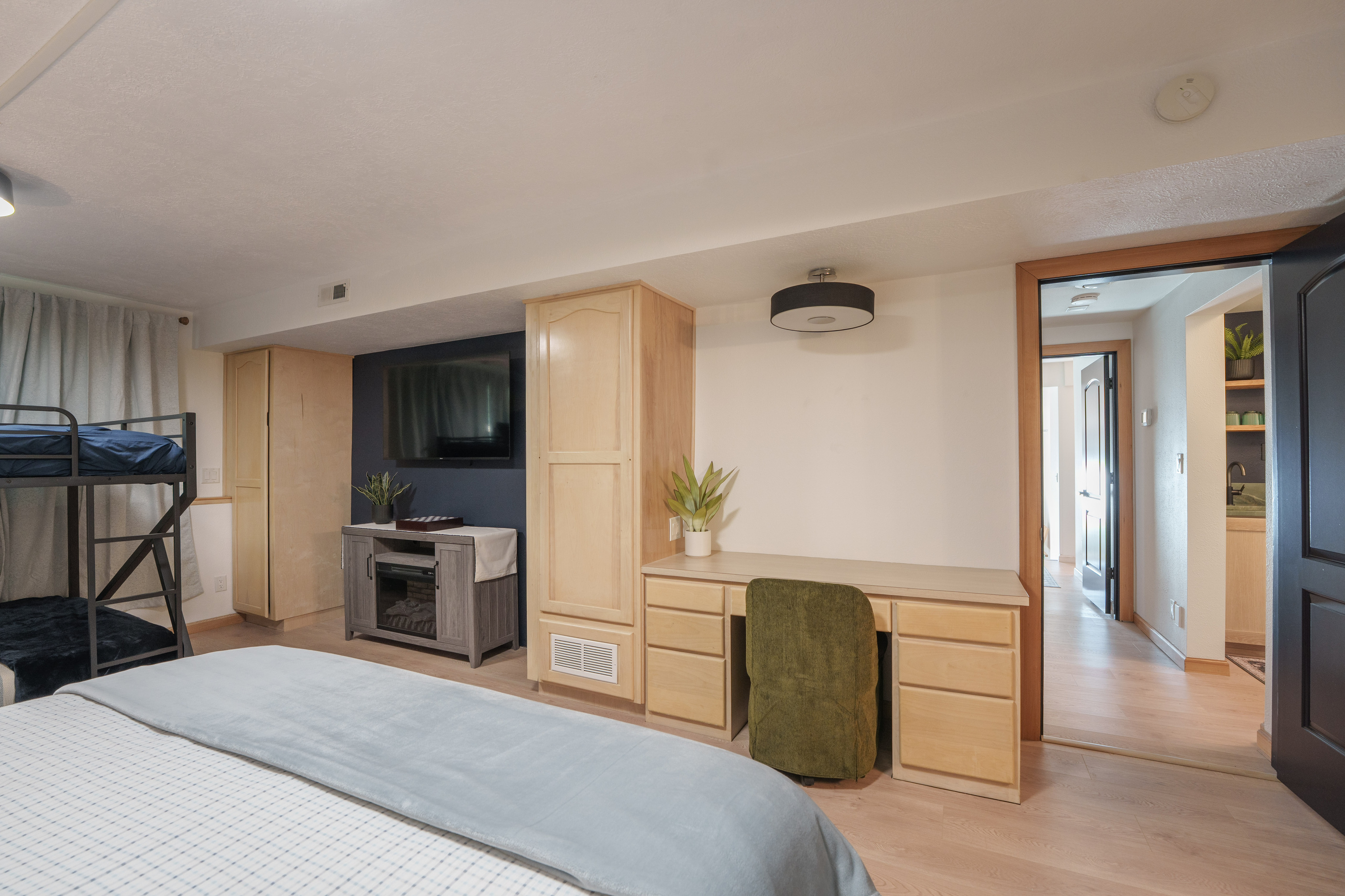 1 Queen bed, 1 Queen-on-Queen bunk. Sleeps 6. Remote work desk setup.