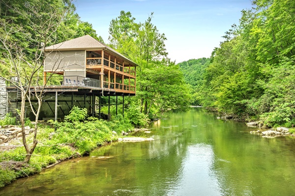 Welcome to Take Me to the River Cabin perched above the famous Little Pigeon River in Gatlinburg, TN. Just you and your loved ones listening to the sound of water during your stay. This is what vacationing on a waterfront property feels like.