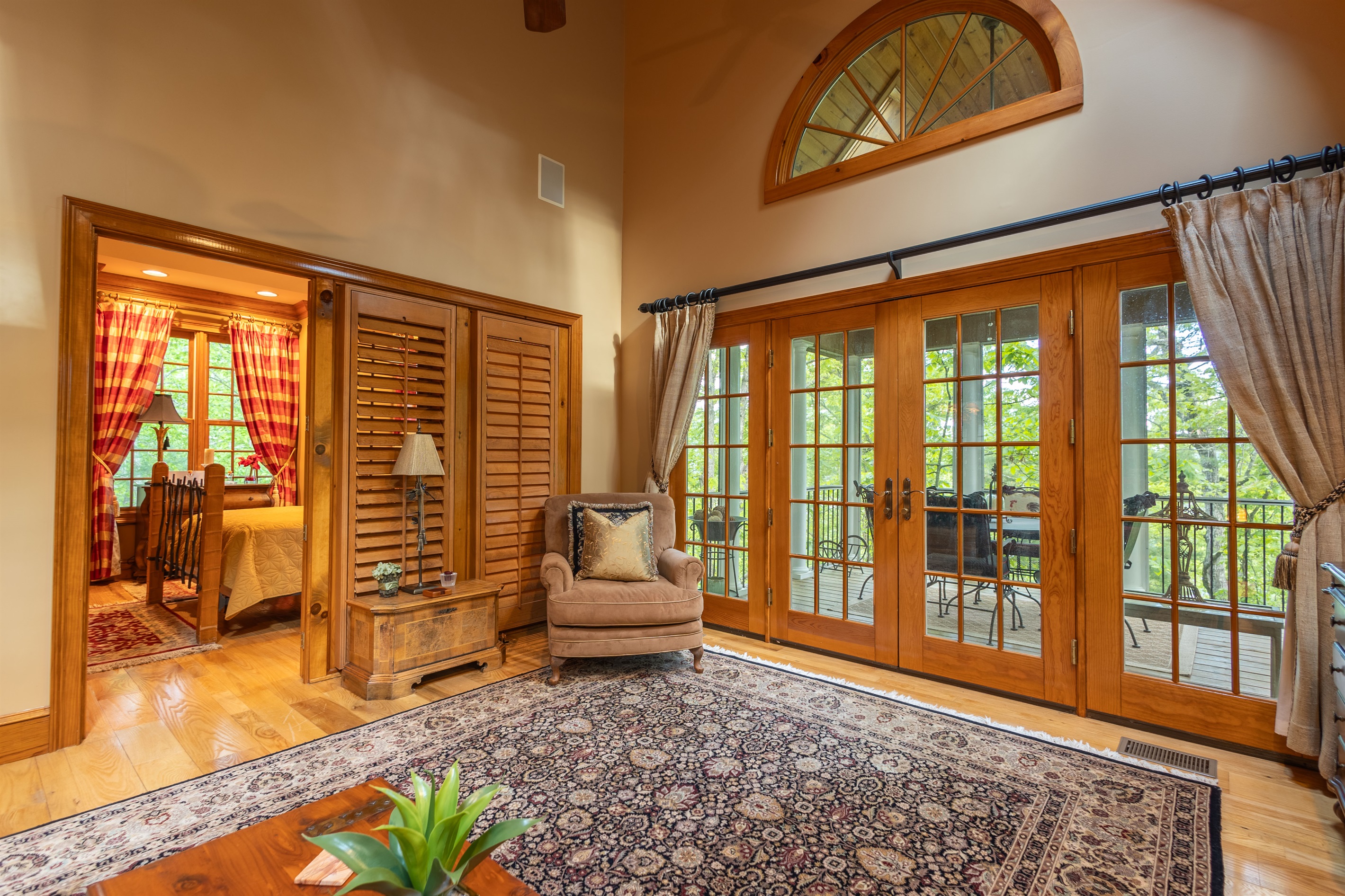 From the rich woodwork to the cozy seating areas and dramatic ceiling lines, every detail in the living room was designed to make Cheoah Cottage feel warm, welcoming, and unforgettable.