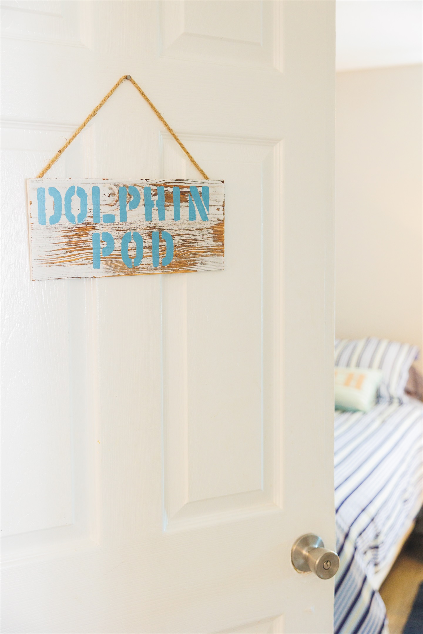 Dolphin Pod with 1 Twin Bed