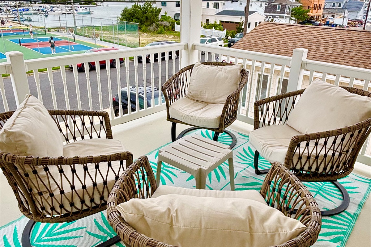 Upper Floor: Balcony