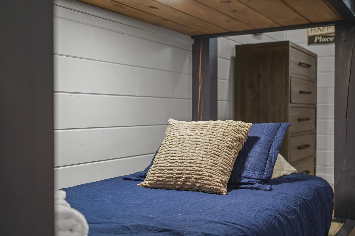 Bedroom 3 - bunk bed, detail