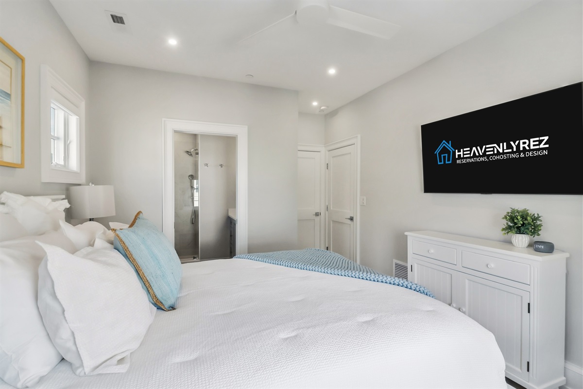 Queen bedroom with an ensuite bathroom