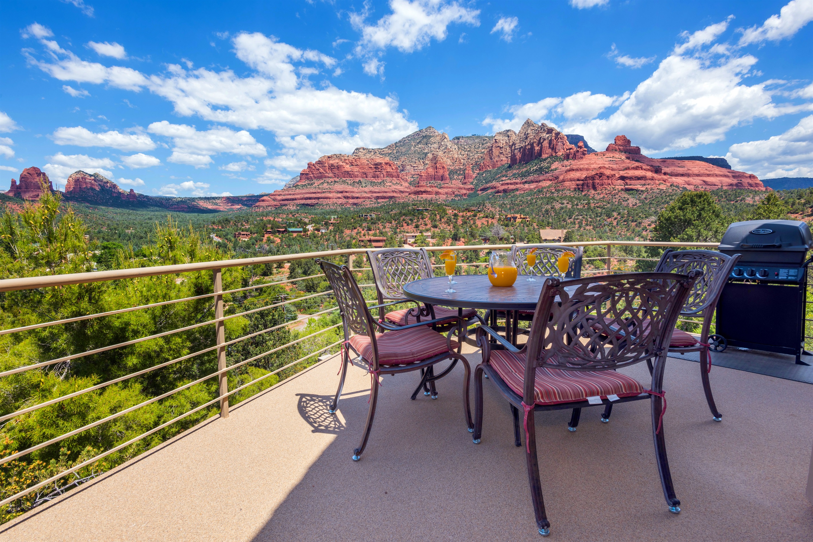 Upper deck w/ outdoor dining & grill