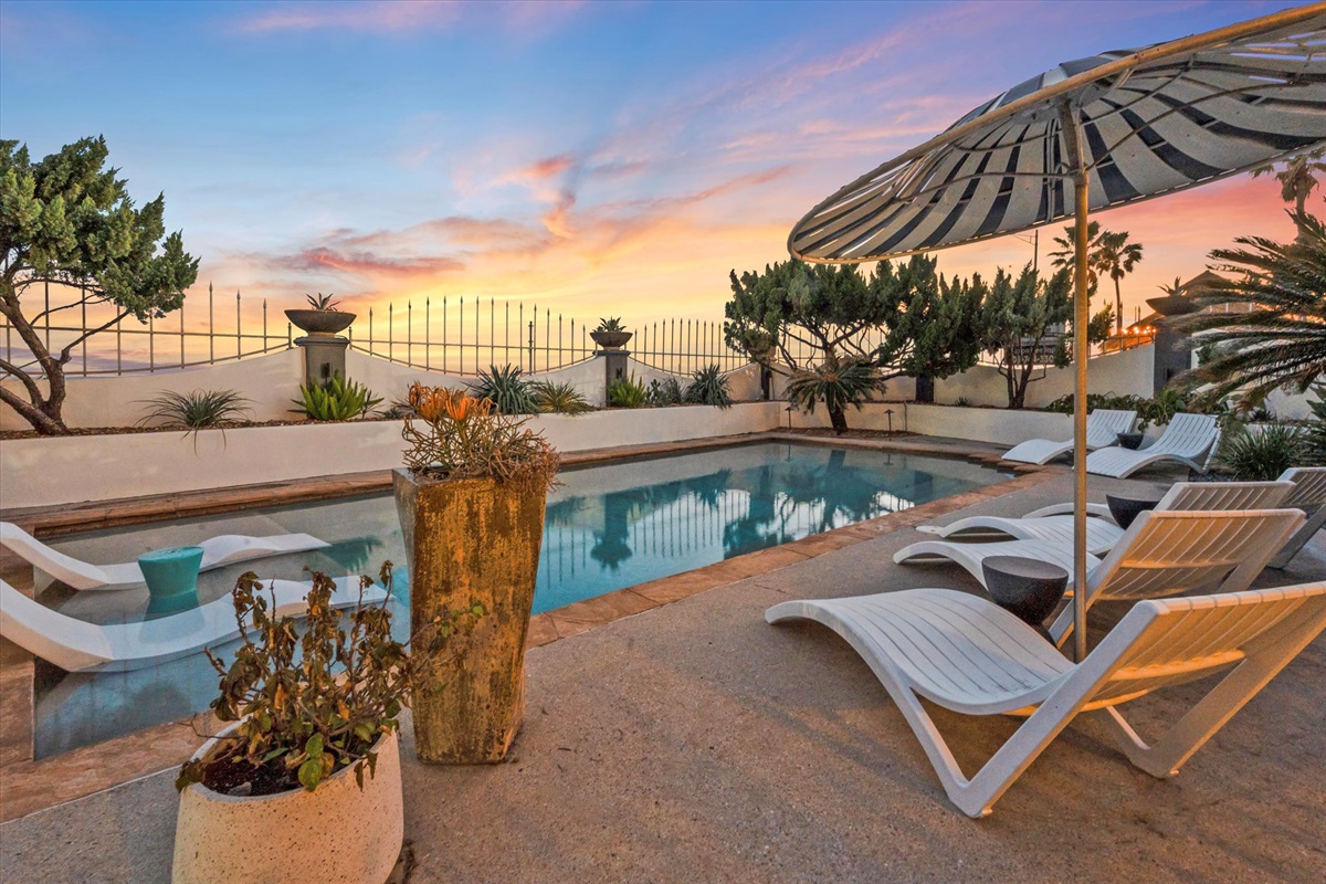 1672fe99a16d47c988f1ae3364b97532 Large | Beachhouse | Texas | TX | Vacation Homes | Galveston | Crystal Beach | Kokomo | Breezy Days | Beachfront Elegance | Sunrise Serenity | Southern Sands Property Management, LLC