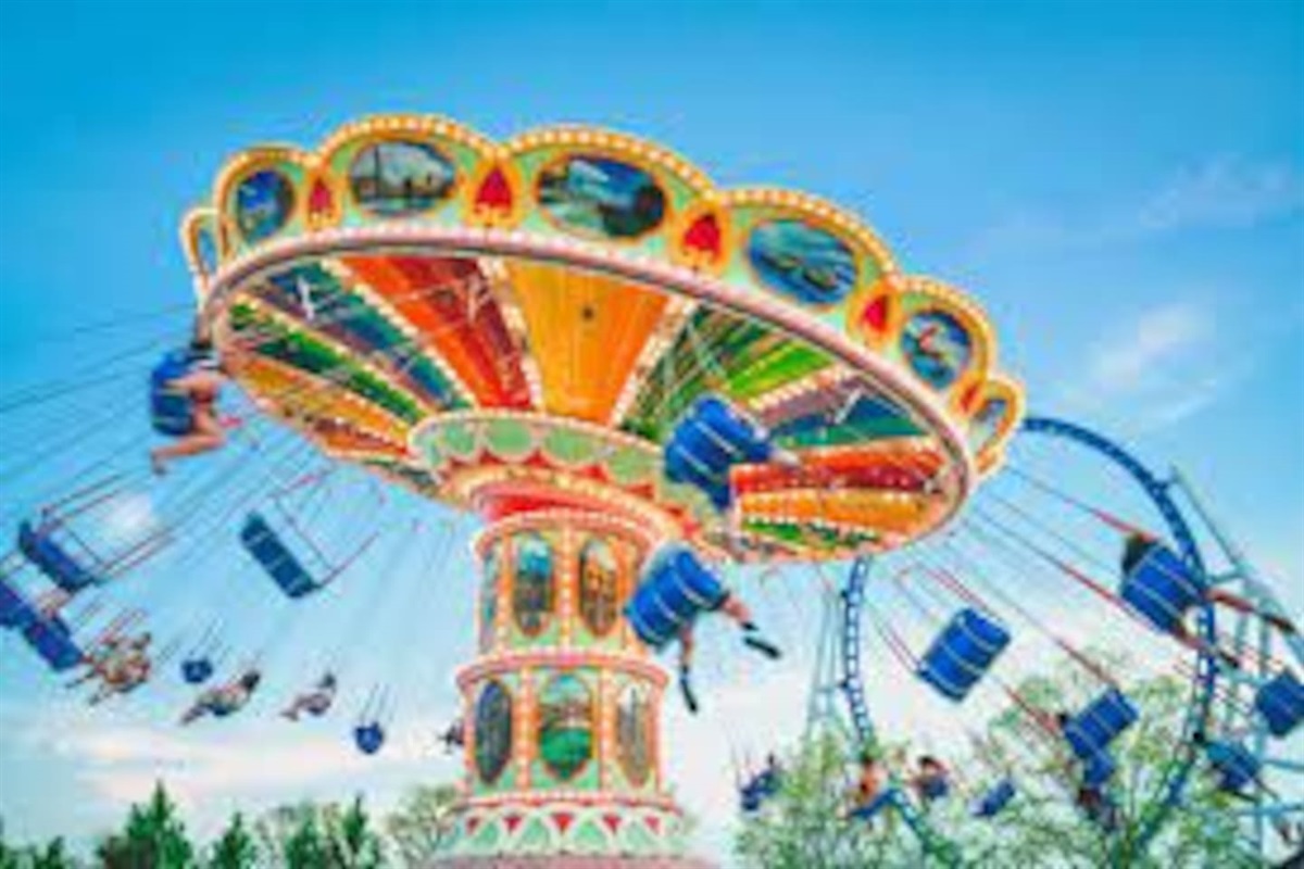 Attraction Nearby: Thrill-seekers rejoice! Enjoy vibrant rides at OWA, just minutes from your rental in Orange Beach!