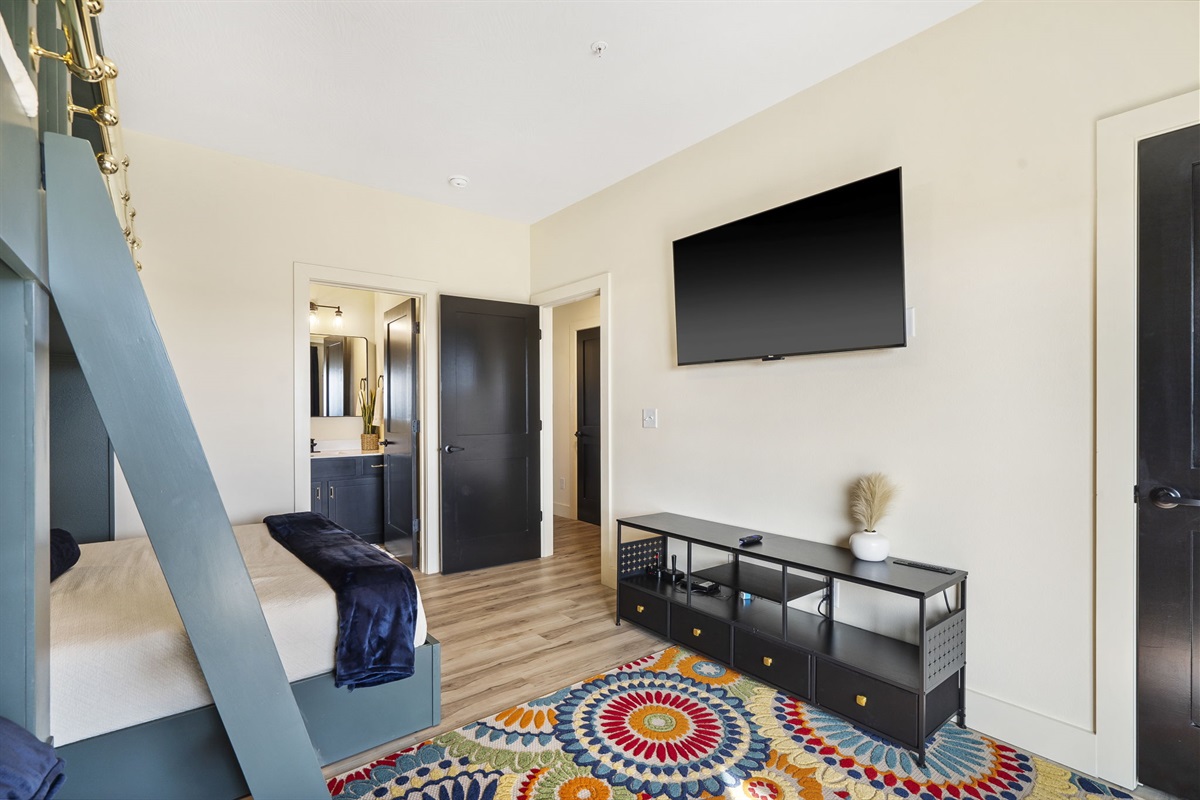 Entry level: Bunkroom-1 Queen & 3 twins bedroom w/ ensuite bath