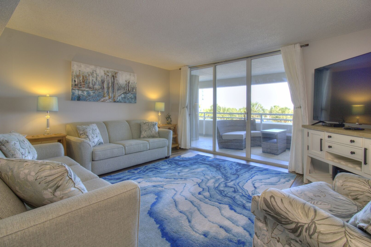 Beautiful OceanFront Lving area with balcony access, sleeper sofa and large TV