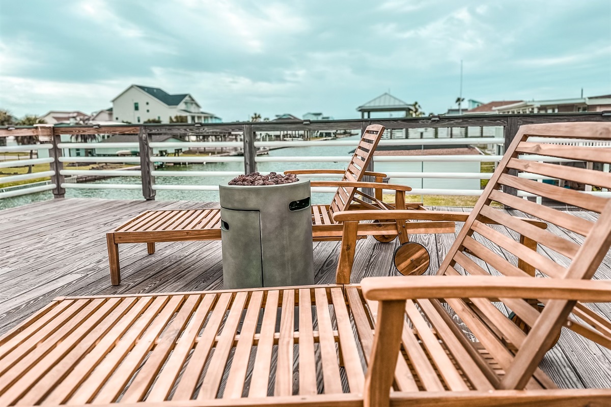 1684122c8a3d45fb81bbcff2726a146e Large | Beachhouse | Texas | TX | Vacation Homes | Galveston | Crystal Beach | Kokomo | Breezy Days | Beachfront Elegance | Sunrise Serenity | Southern Sands Property Management, LLC
