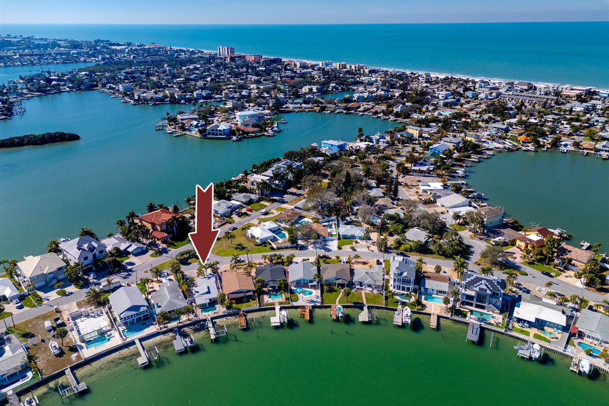 The house is situated right on the Intracoastal Waterway.