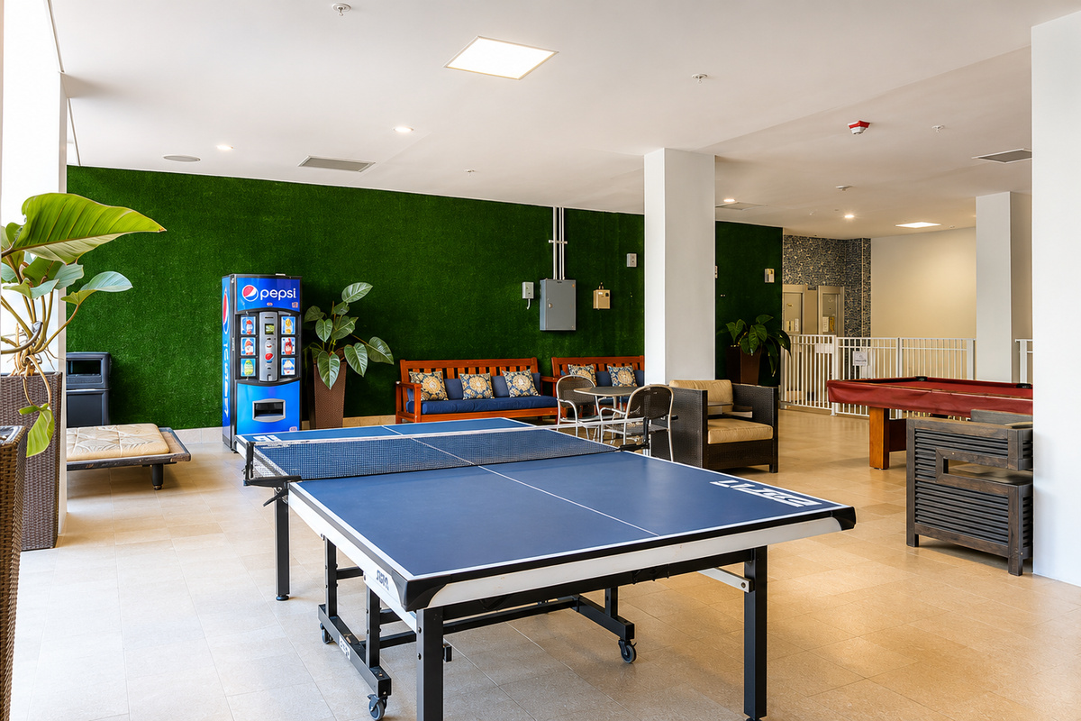 Pool table 