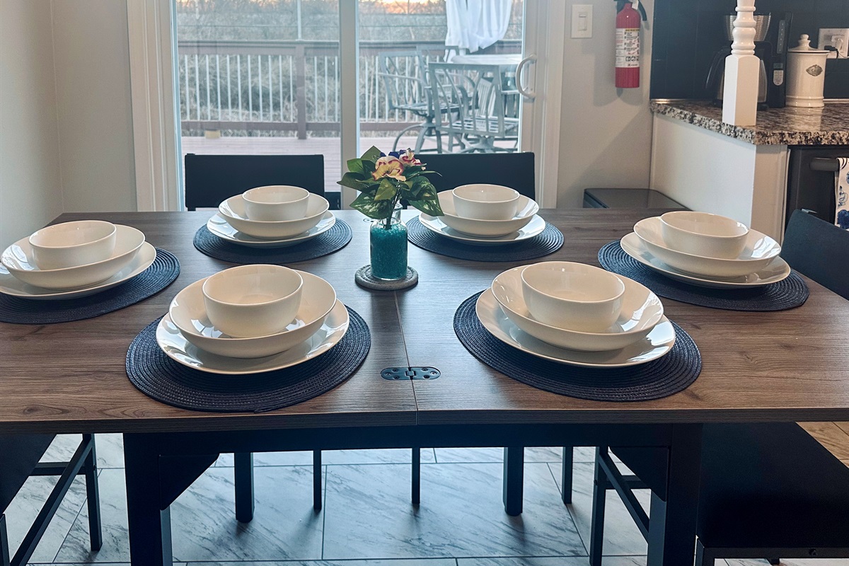 Expandable dining table with built-in leaf, easily extending to comfortably seat six. Ideal for hosting guests, family dinners, game nights, or shared meals during longer stays.