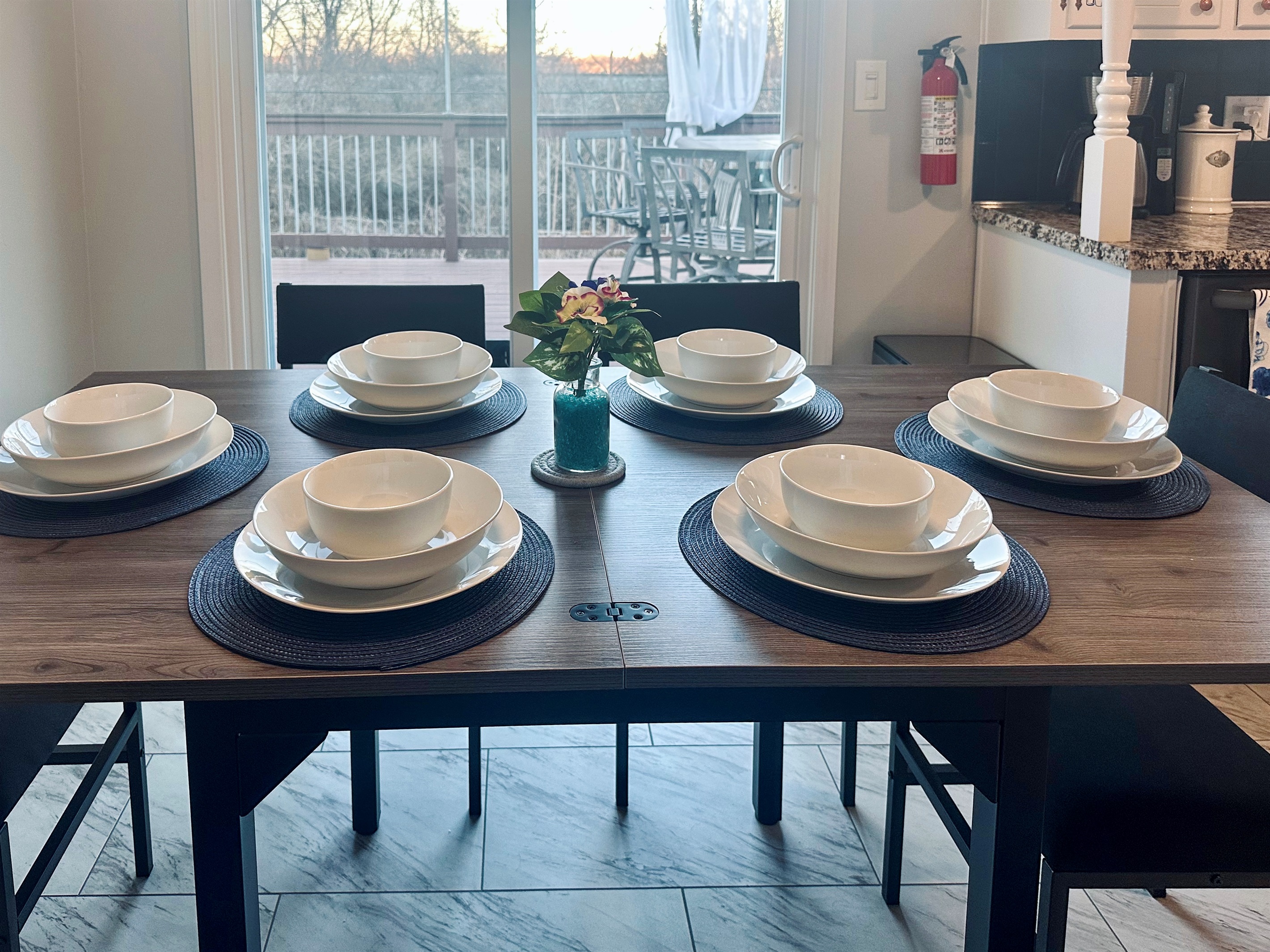 Expandable dining table with built-in leaf, easily extending to comfortably seat six. Ideal for hosting guests, family dinners, game nights, or shared meals during longer stays.