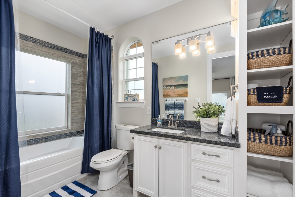 1697951cdc37433b9e4e8dc9a4efe853 Large | Beachhouse | Texas | TX | Vacation Homes | Galveston | Crystal Beach | Kokomo | Breezy Days | Beachfront Elegance | Sunrise Serenity | Southern Sands Property Management, LLC