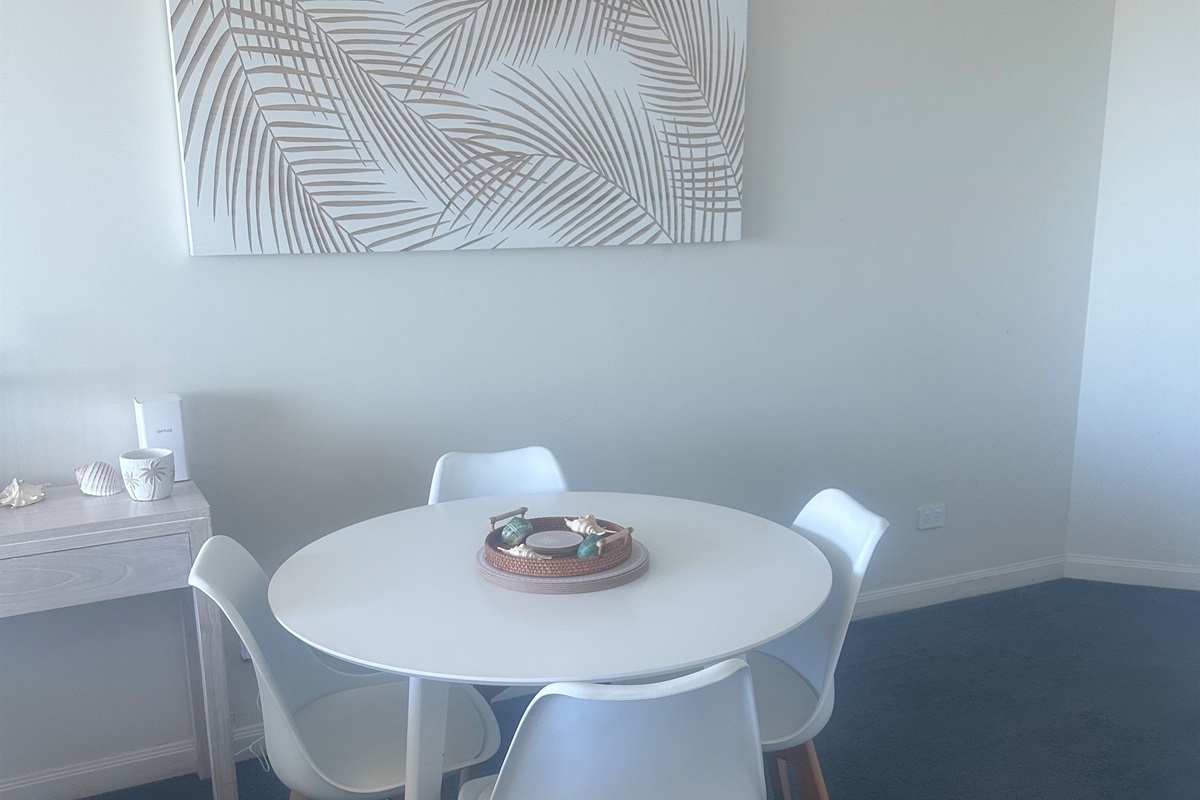 4 seater Dining 