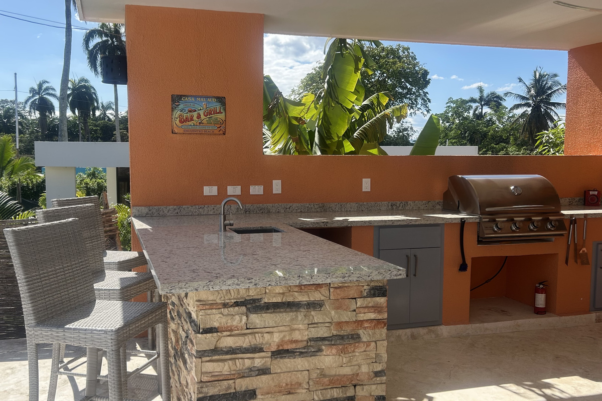 Outdoor kitchen