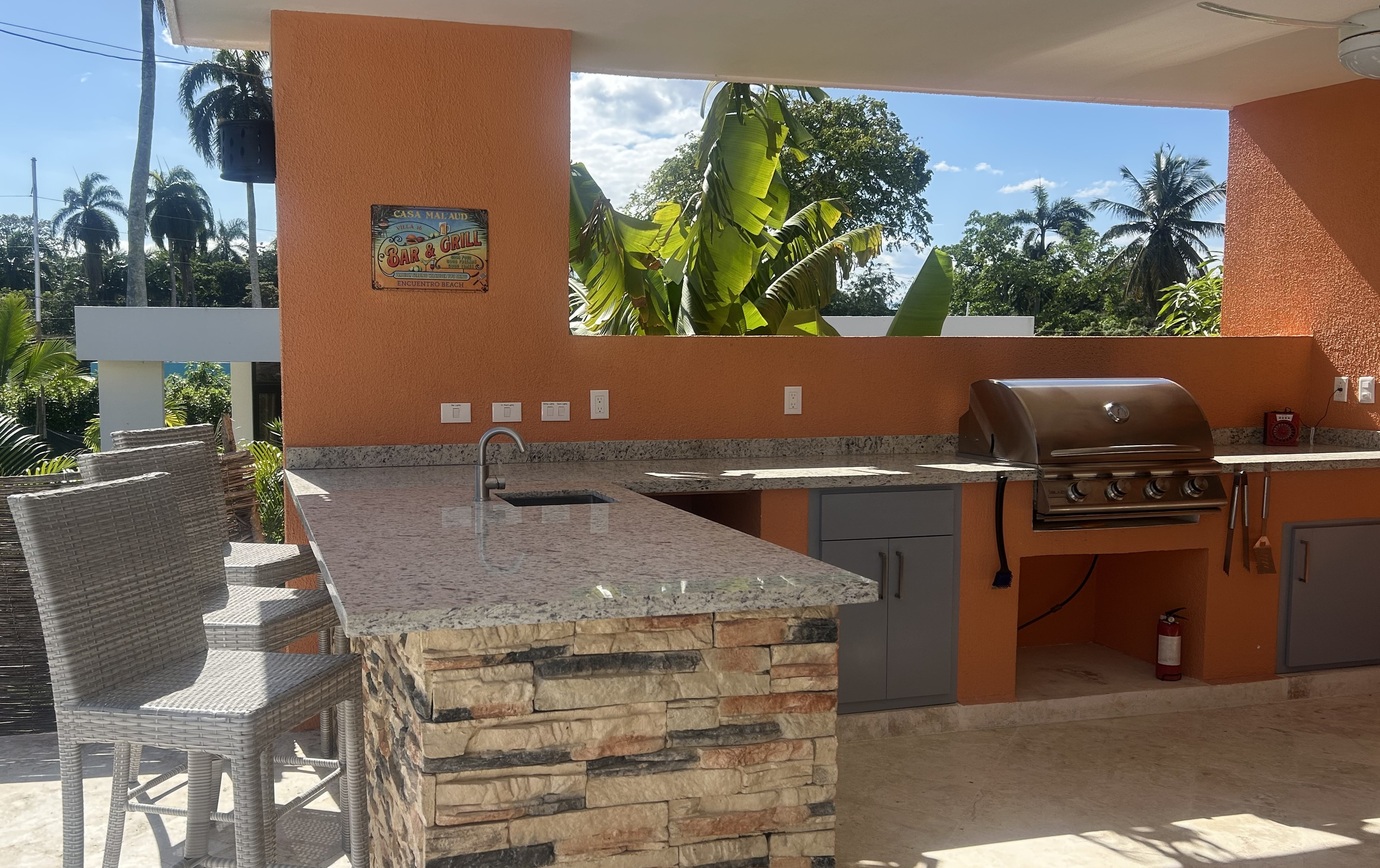 Outdoor kitchen