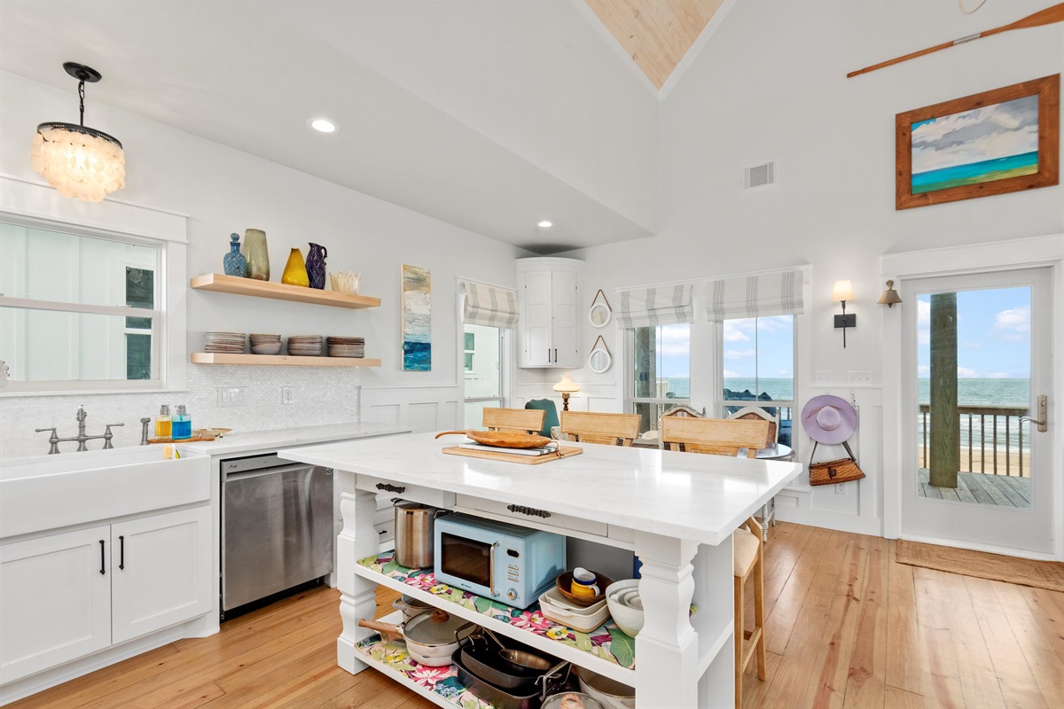 16af1be3f51c44d0833f6066838636d8 Large | Beachhouse | Texas | TX | Vacation Homes | Galveston | Crystal Beach | Kokomo | Breezy Days | Beachfront Elegance | Sunrise Serenity | Southern Sands Property Management, LLC