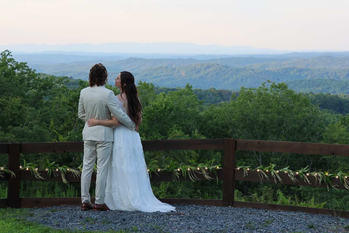 A beautiful love story deserves a beautiful setting. 🤍