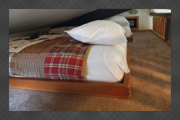 Loft area: 2 twin beds.