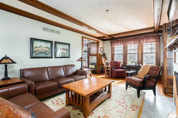 Spacious 4-Bedroom Home 1 Mi to ND Stadium!, photo 6