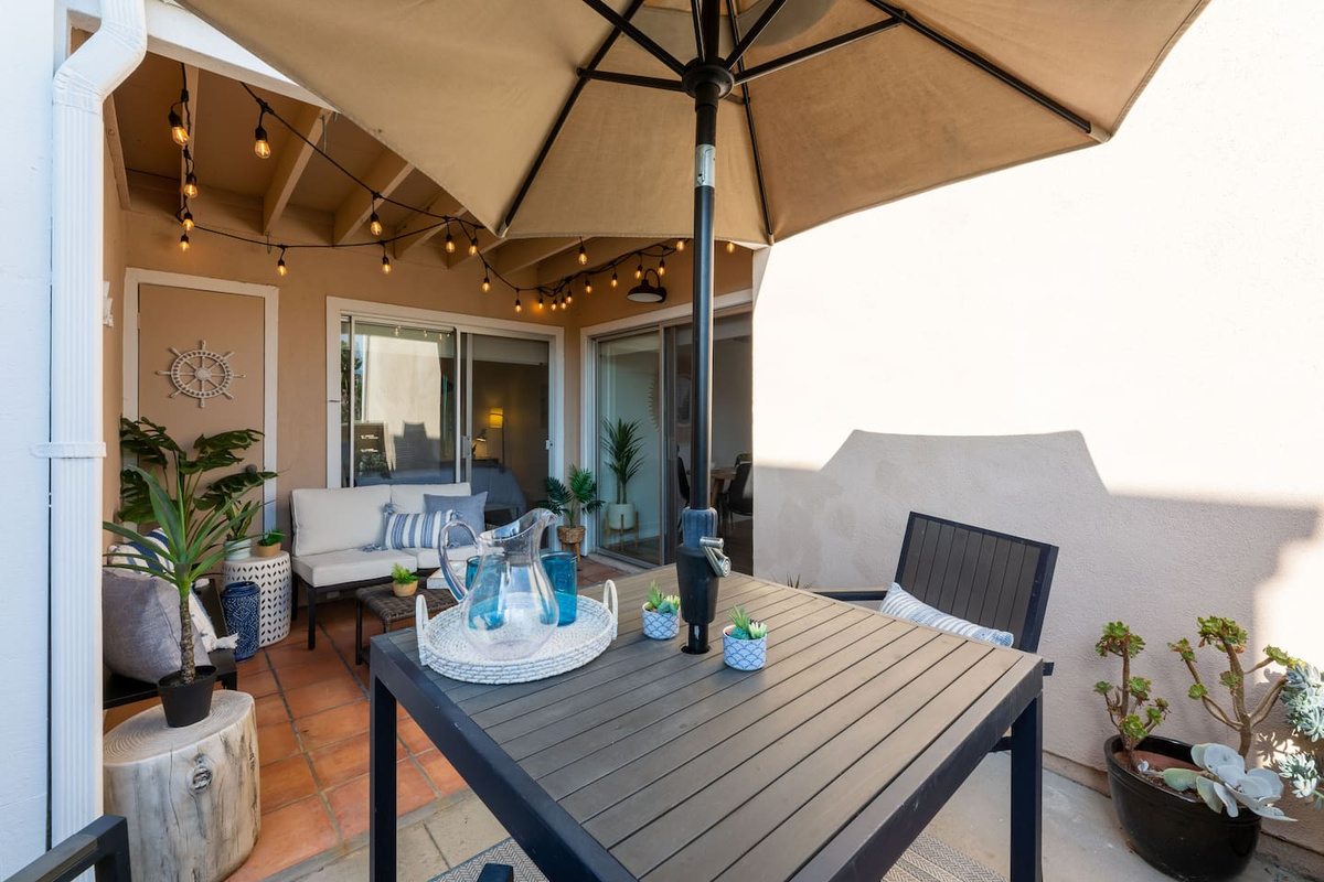Outdoor dining available 