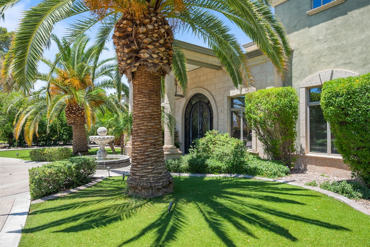 7BR+ Bonus Room Phoenician Mansion w/ Hot Tub&Pool-Heat Avail! — 7BR+Bonus Room Phoenician Estate • Heated Pool + Hot Tub, Phoenix, Arizona — photo 57