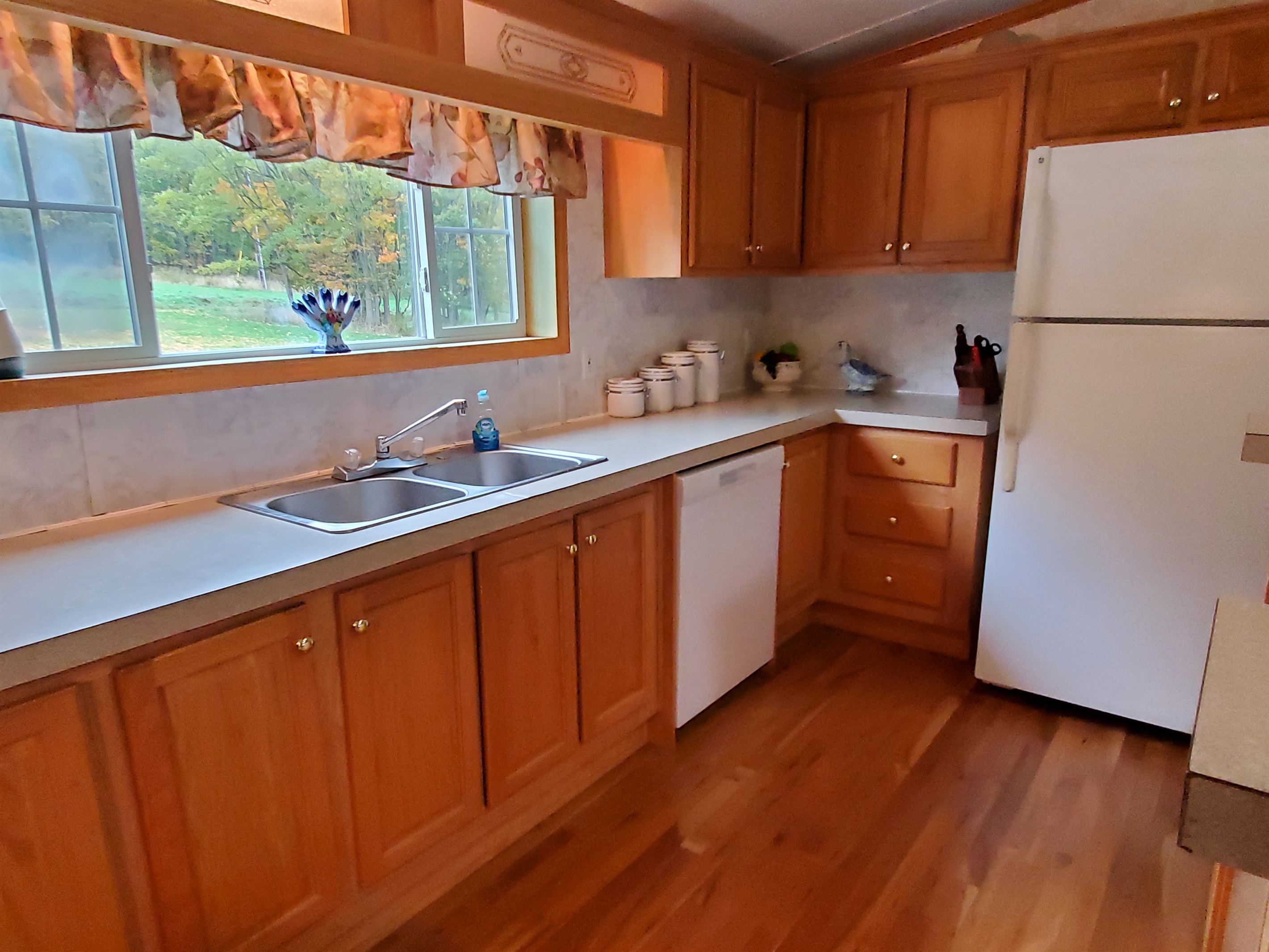 Kitchen w/ relaxing country view