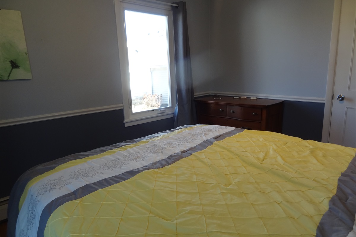 Bedroom 3 with Queen bed