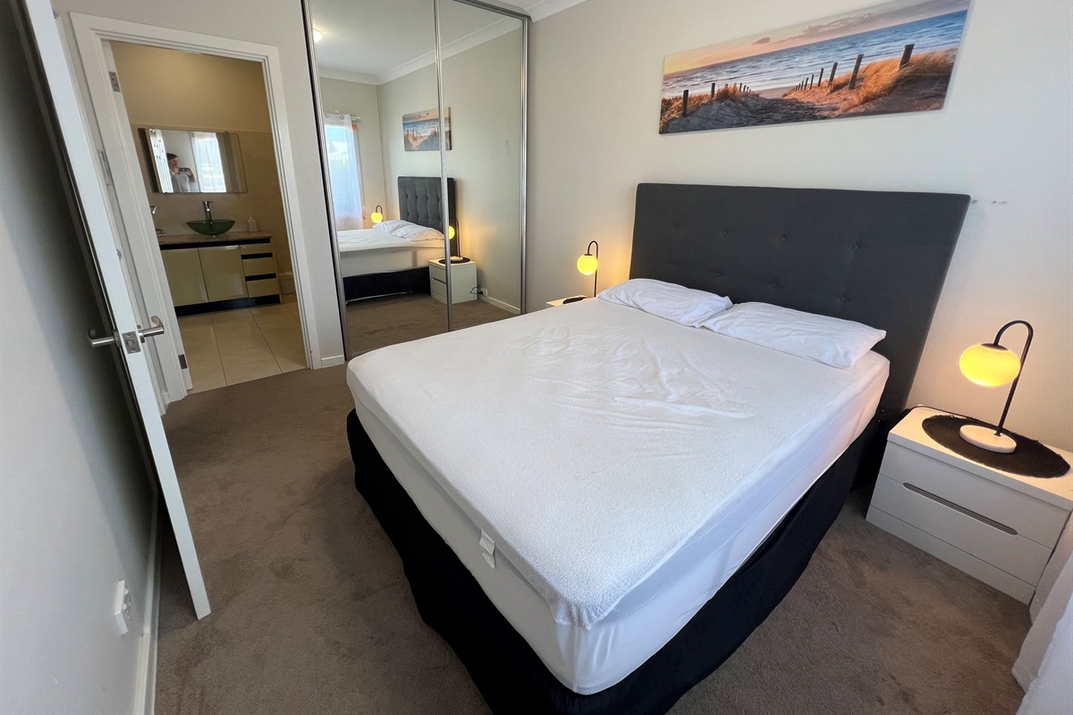 Main bedroom with Queen bed & Built-In robe