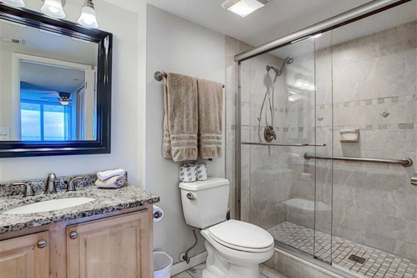 Main Bedroom's Bathroom