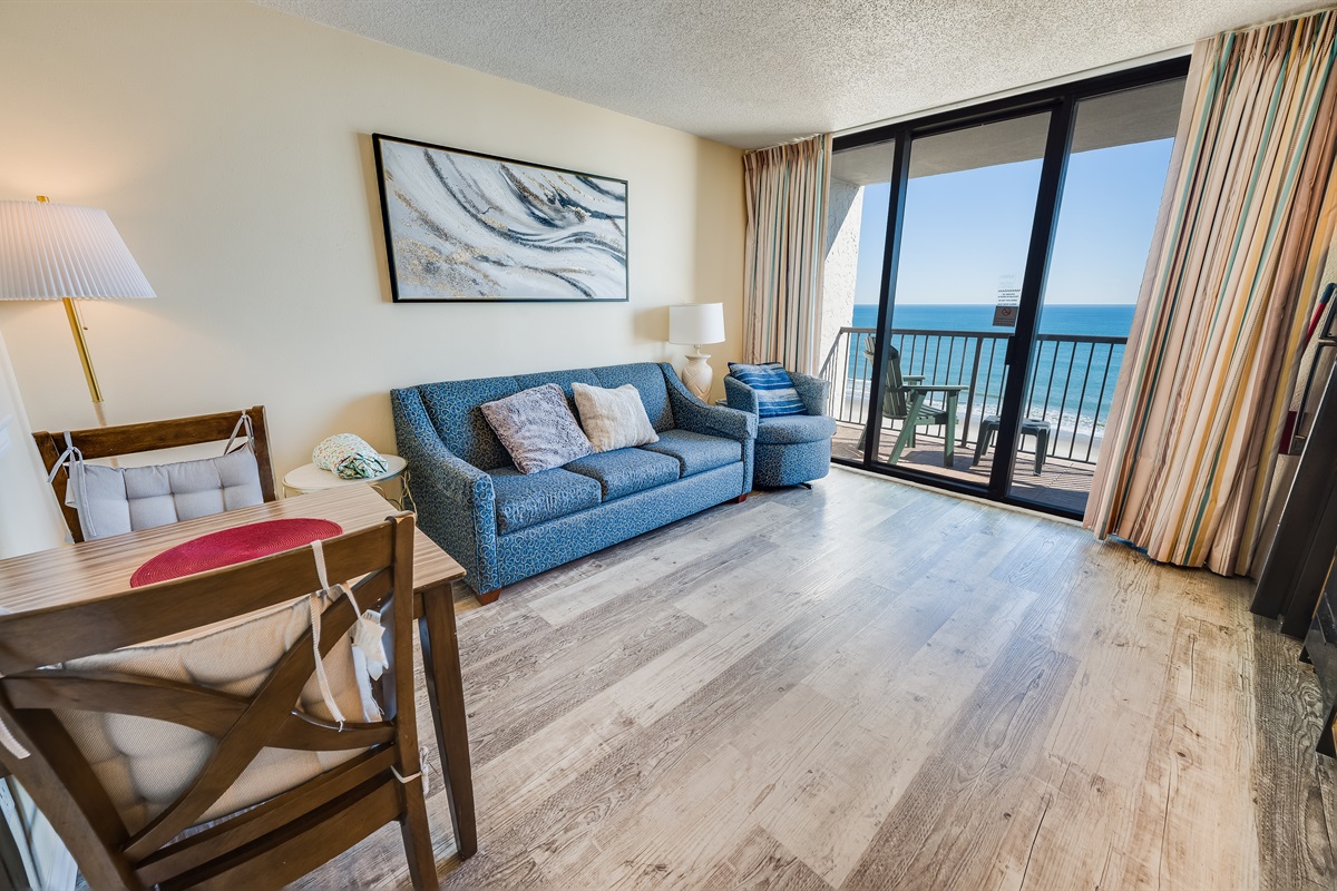 Amazing Living Room with Stunning Views🌊☀️
