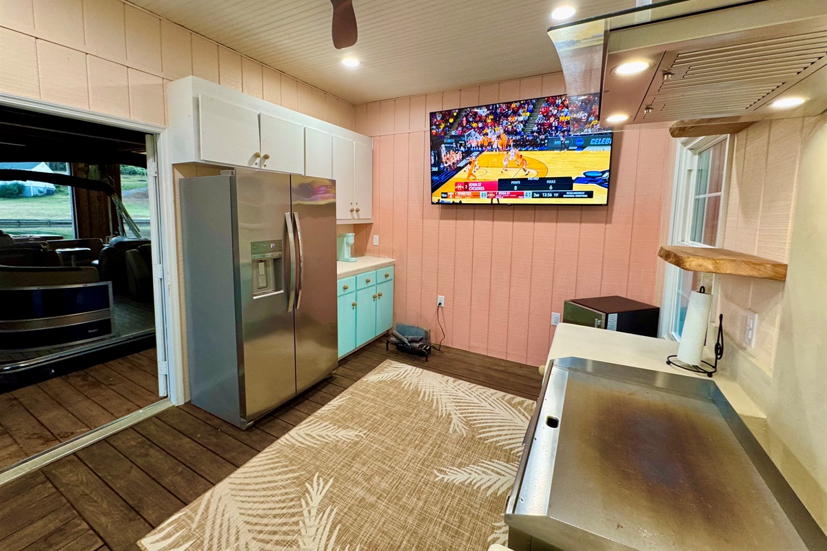 Cook breakfast on the water, then take three steps to get on the boat!