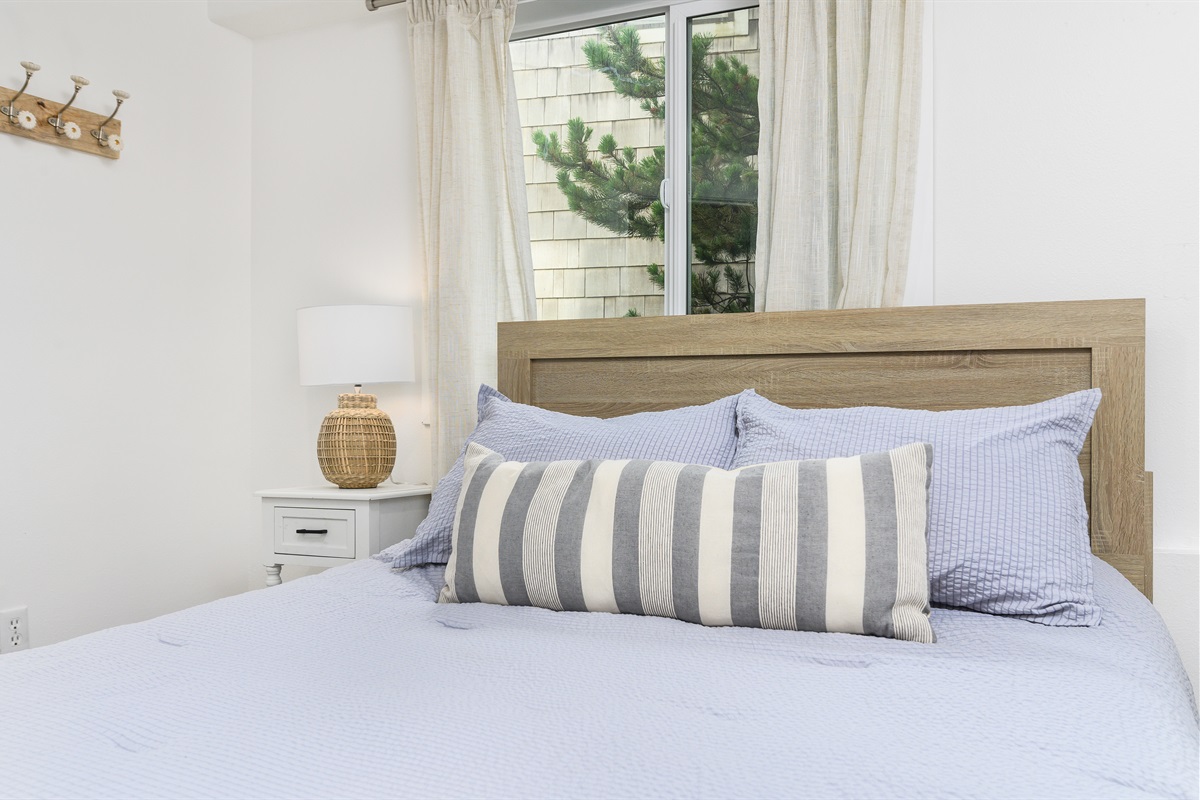 UNIT B - Bedroom 2 (Queen)