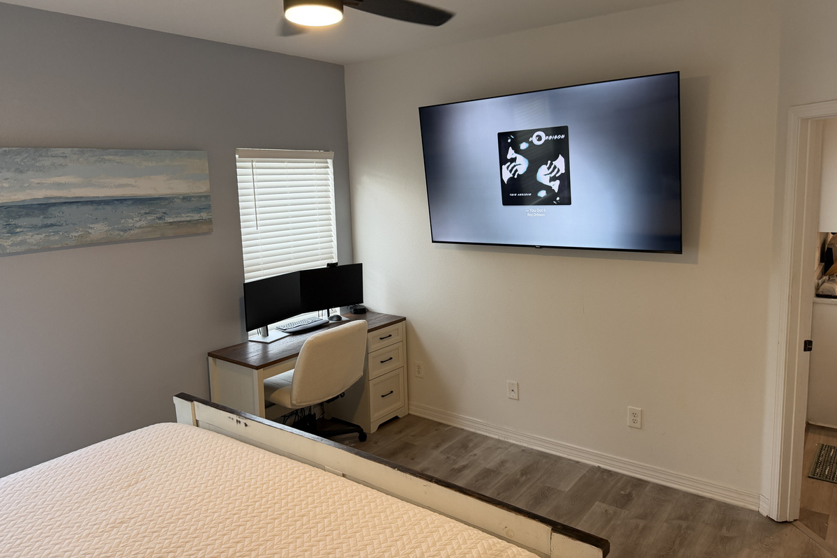 Primary Master Desk/TV