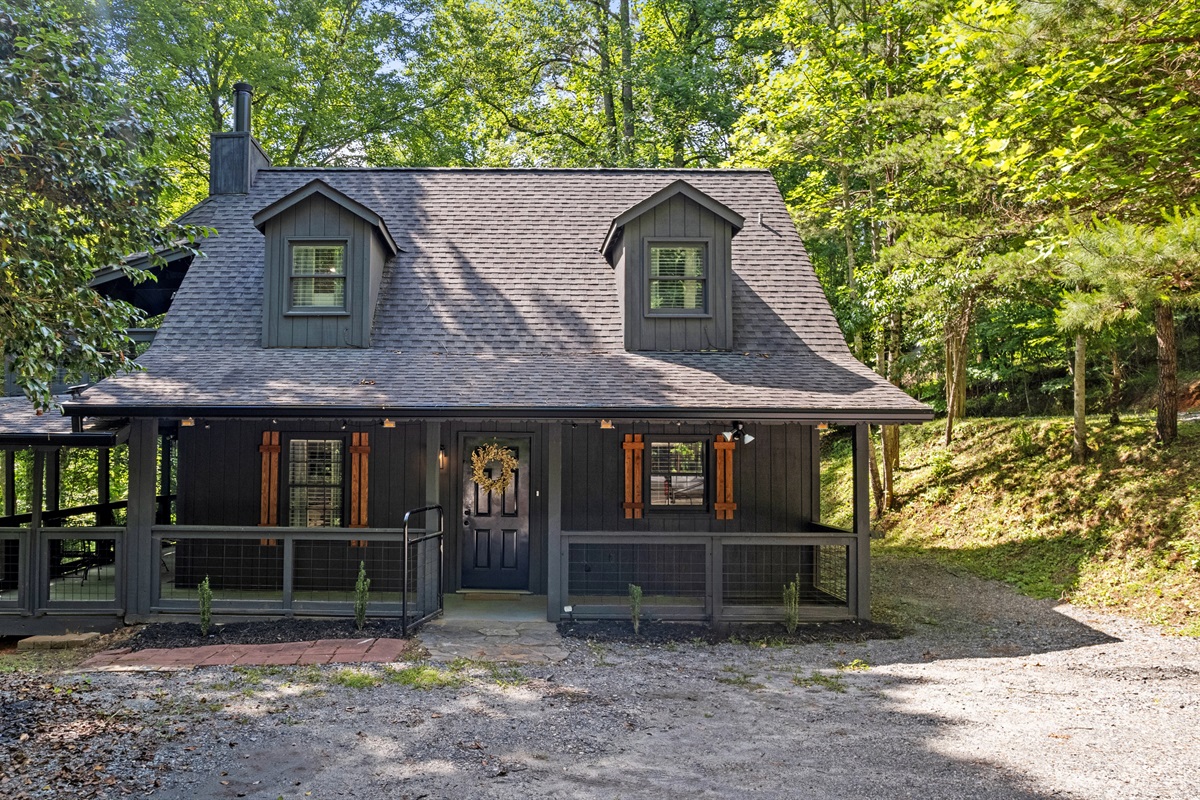 Front entrance of Creekside Cottage