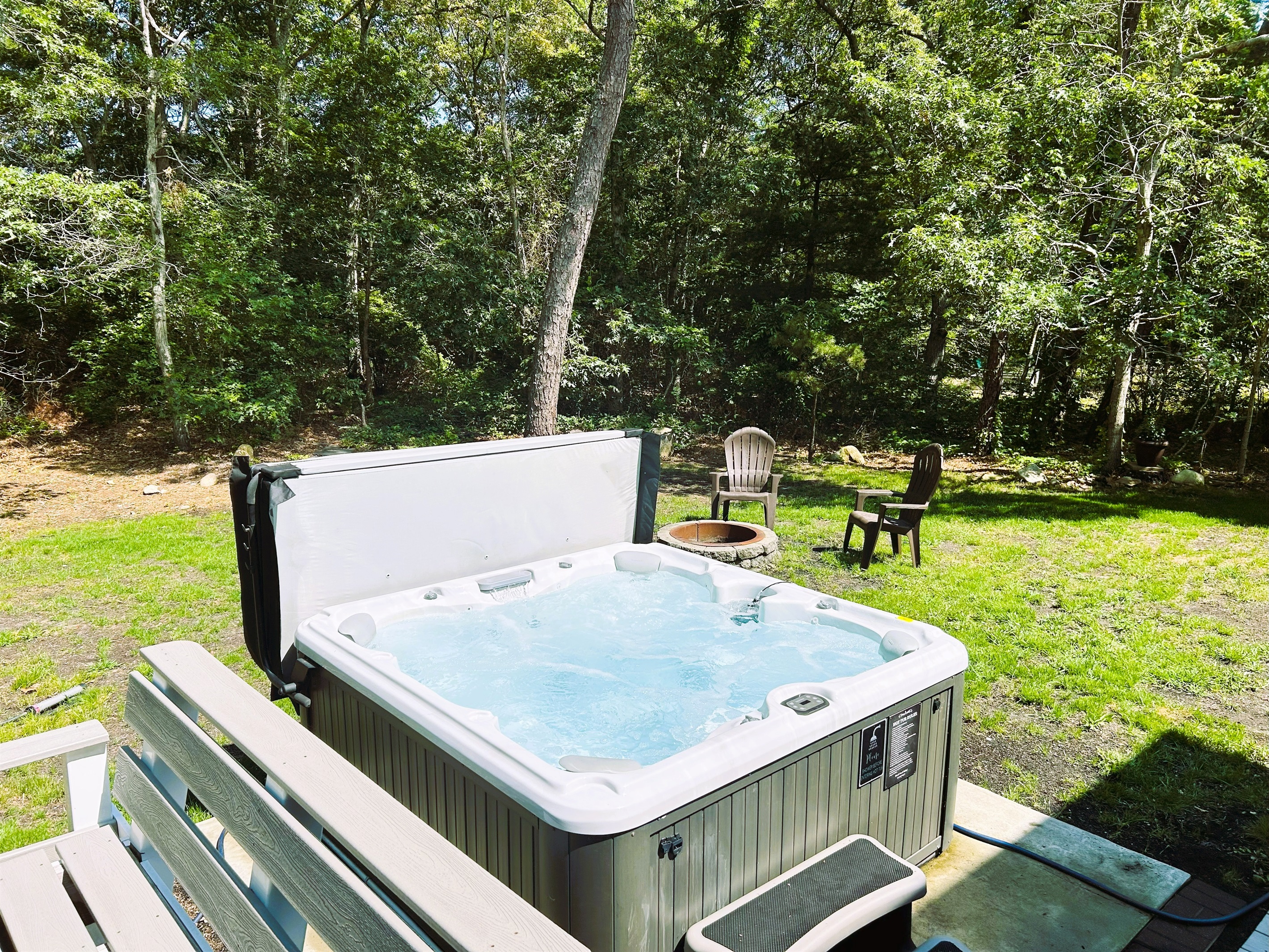 5-6 Person Hot Tub