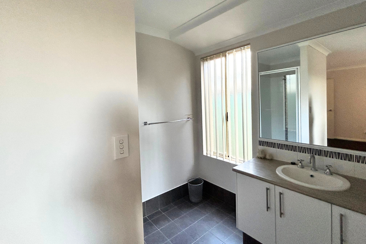Ensuite off main bedroom