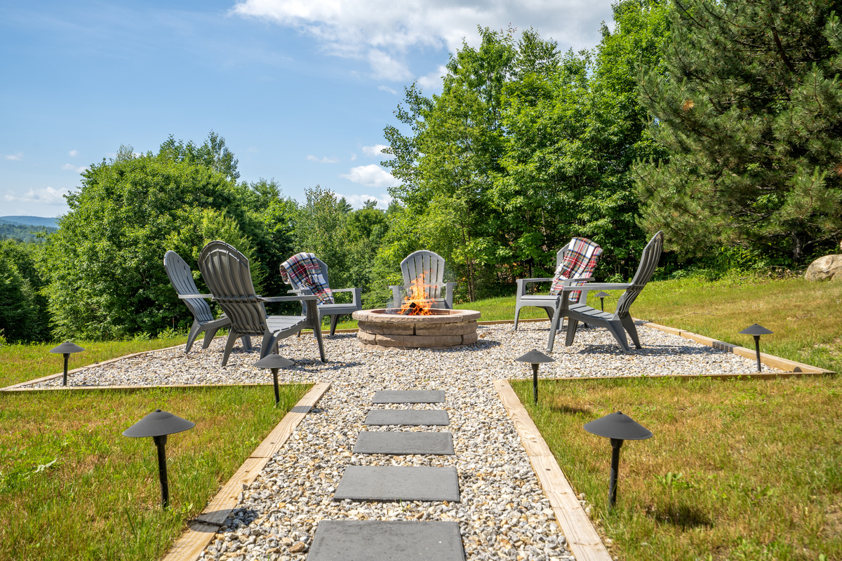 Gather around the outdoor fire pit for cozy evenings filled with conversation, laughter, and s'mores under the stars!